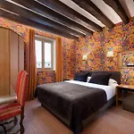 Hotel Saint-Paul Rive-Gauche